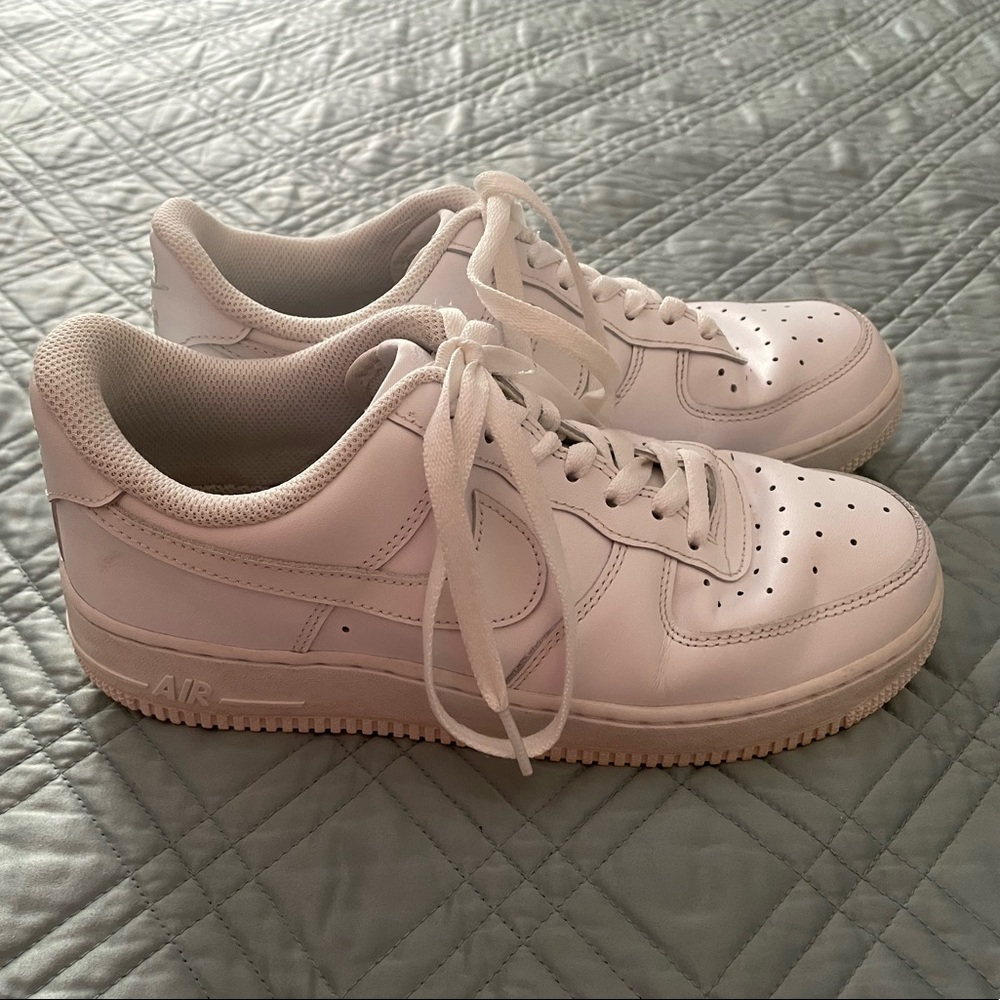 NIKE AIR FORCE 1 CLASSIC LOW- CUT DESIGN 8.5 WOMENS SNEAKERS STYLE 315115-112
